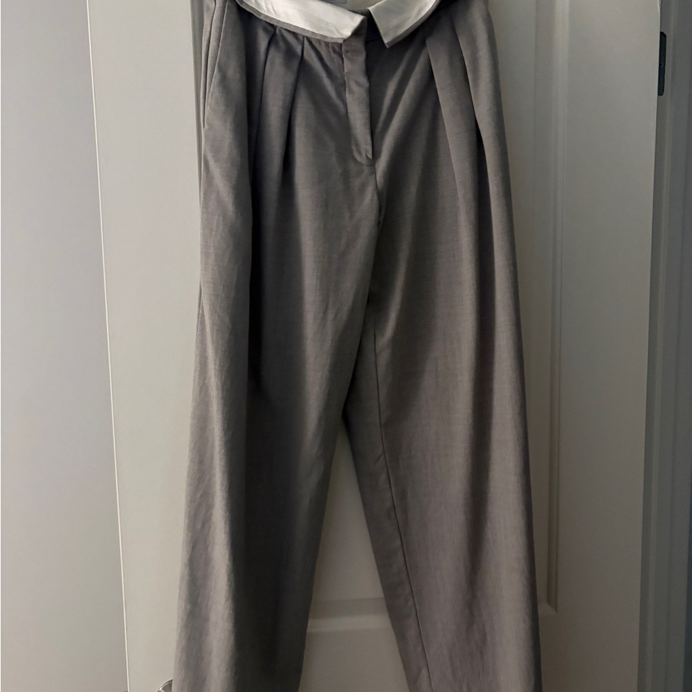 Aritzia Pleated Bureau Trousers